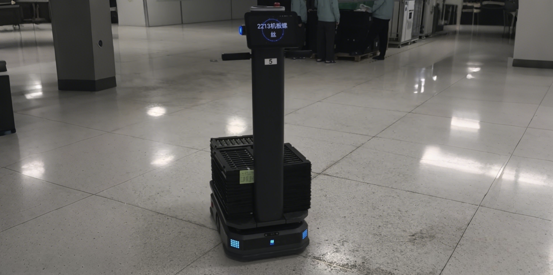 T300工业机器人在工厂工作